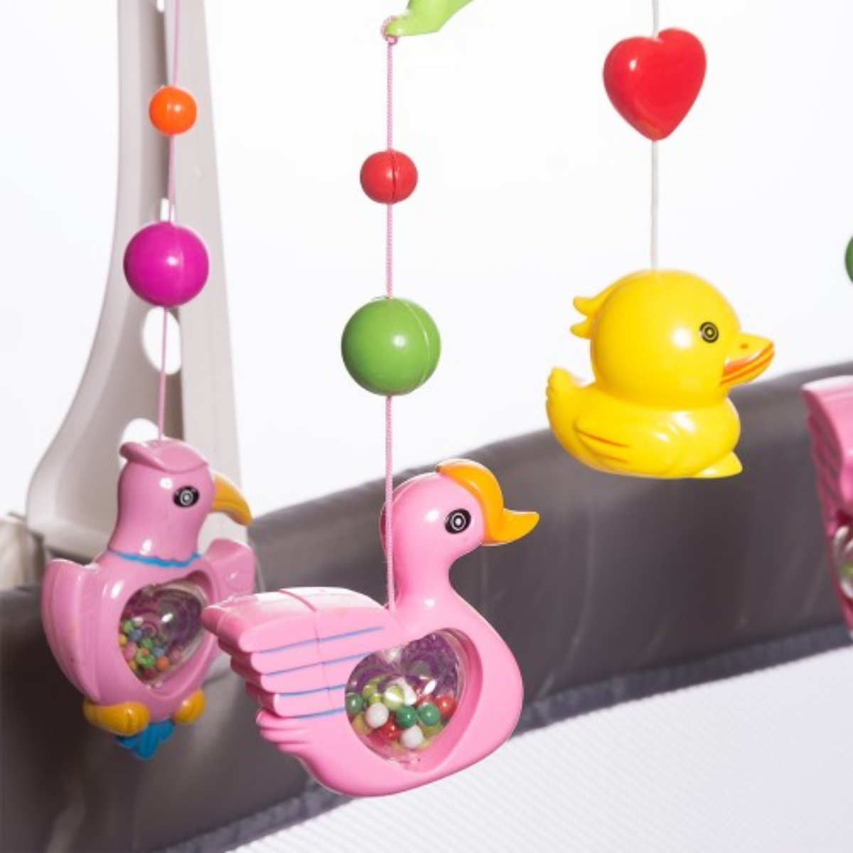 Móvil Cunero a Cuerda con Música y Sonidos de Patos