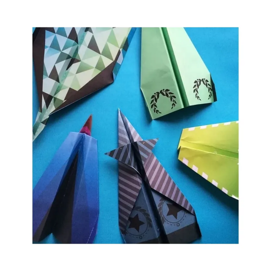 Diseña tus Aviones de Papel – Kit Creativo