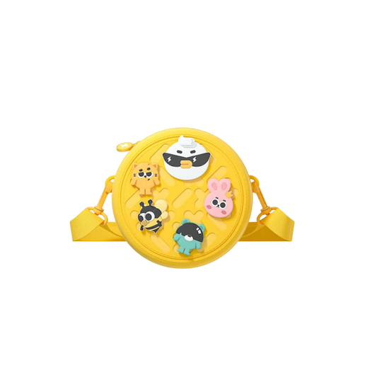 Bolso Redondo de EVA con Pines Amarillo