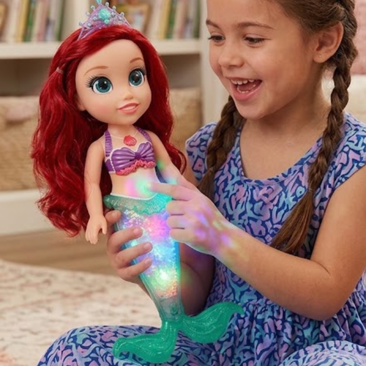 Muñeca Disney Princesa Ariel Canta y Brilla 35 Cm