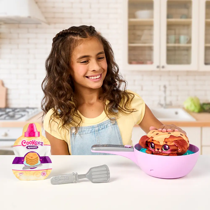 Cookeez Makery Pancake Treatz - Peluche Sorpresa en Sartén