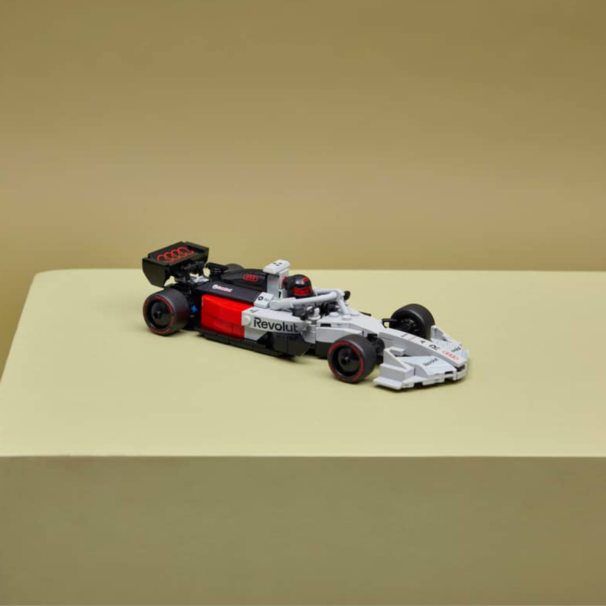 LEGO® Speed Champions Audi Revolut F1® Team R26